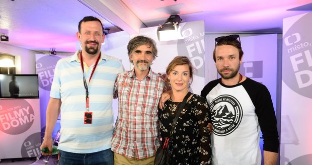 Herci z Dejvického divadla - Pavel Šimčík, Martin Myšička, Lenka Krobotová a Václav Neužil.