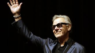 Pojďte radši na skleničku, “zval” Harvey Keitel ve Varech. Pojďte radši na skleničku, “zval” Harvey Keitel ve Varech.