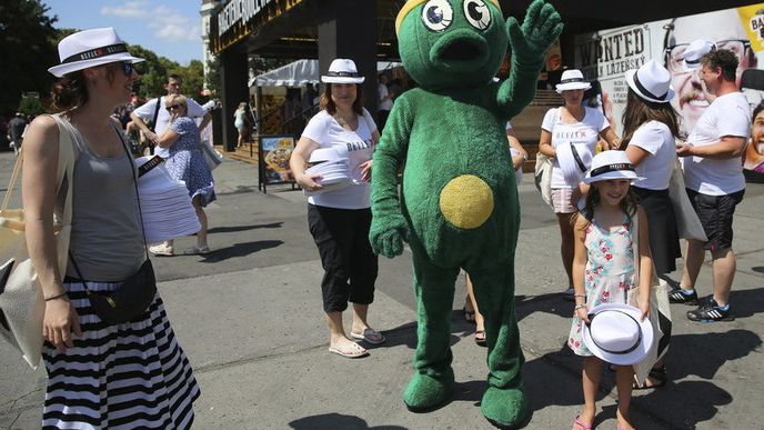 Klobouky Reflexu jsou víceúčelový stroj