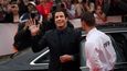 John Travolta na červeném koberci před hotelem Thermal