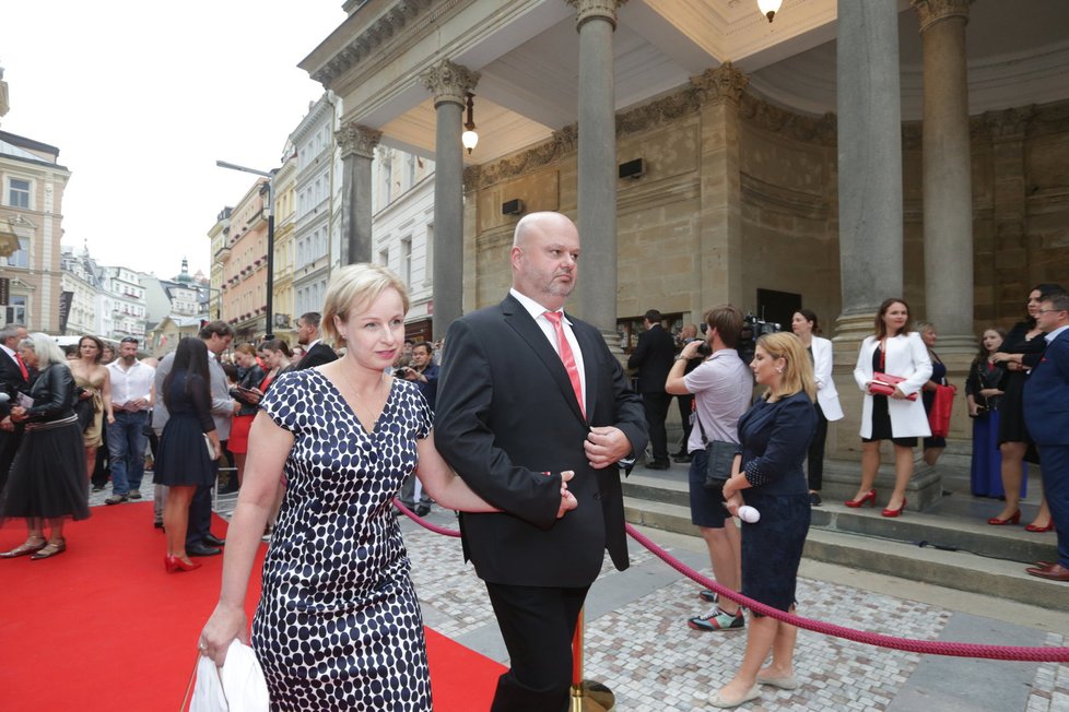 Exministr Martin Pecina s manželkou na UniCredit party