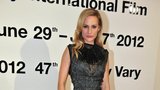 Modelka bez dolních končetin Aimee Mullins září ve Varech