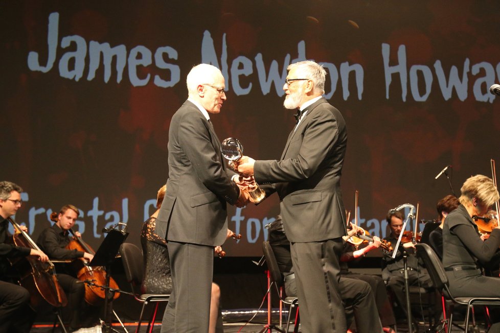 James Newton Howard také dostal křišťálový glóbus.