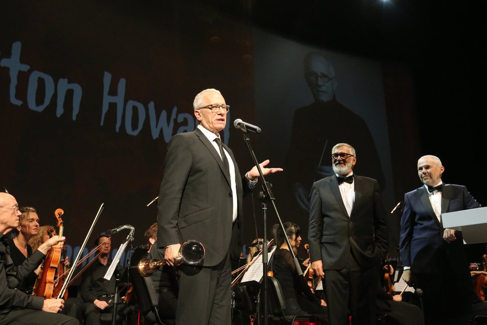 James Newton Howard také dostal křišťálový glóbus.