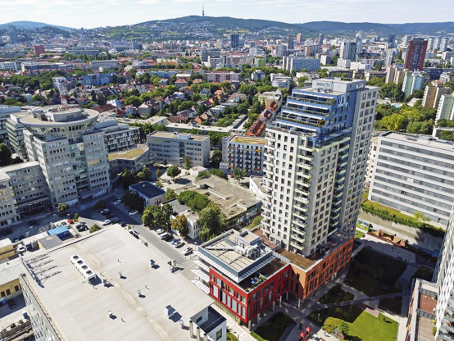 Magda se po skonu manžela přestěhovala do nového bytu