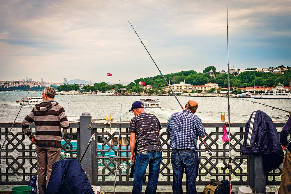 Rybáři na Bosporském mostě.