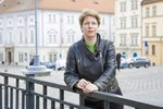 Studovala historii na školách v různých koutech světa a o moderních evropských dějinách přednáší již dvanáctým rokem na Warwické univerzitě Velké Británii. Anna Hájková (47) však není jen historičkou a akademičkou, ale také spisovatelkou. Ve svých knihách píše o dějinách holokaustu a životě v nacistických ghettech, ovšem z tak trochu jiného pohledu. Zaměřuje se především na každodennost, na zapomenuté příběhy, na dějiny sexuality a na osudy lidí z tzv. queer komunity, tedy těch, kteří měli jinou než heterosexuální orientaci…
