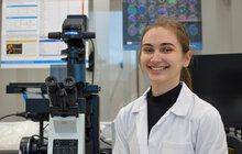 Mladá vědkyně Kateřina Marešová (20) v laboratoři vyvíjí umělé maso!  