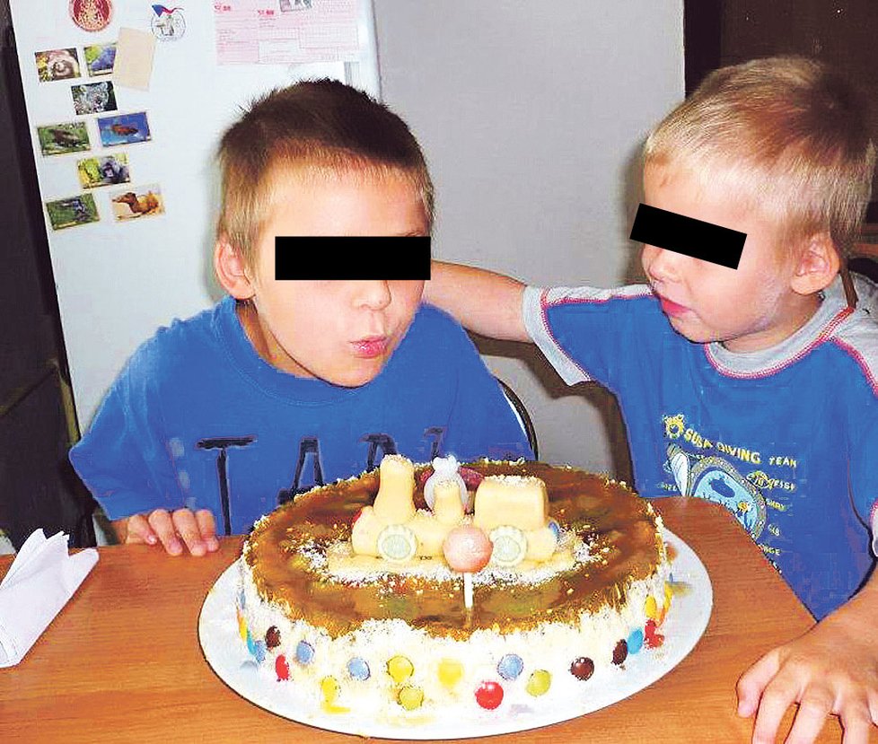 Takhle Vašík (vlevo) slavil narozeniny. Dalších už se bohužel nedočká...