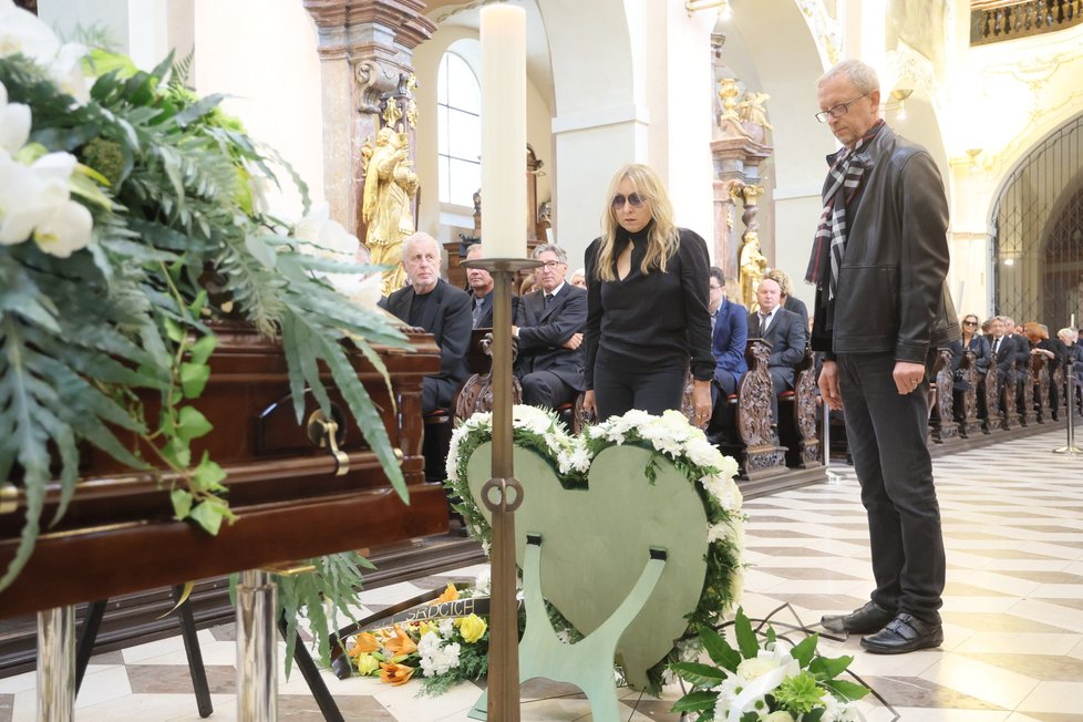 Pohřeb muzikanta Vaša Patejdla - Kateřina Žbirková
