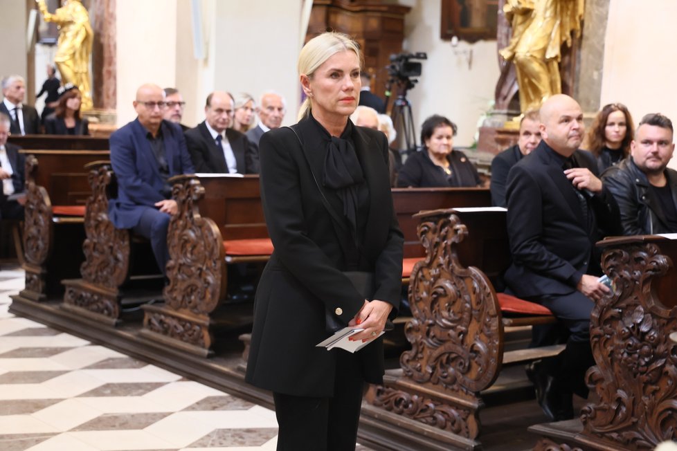 Pohřeb muzikanta Vaša Patejdla - Leona Machálková