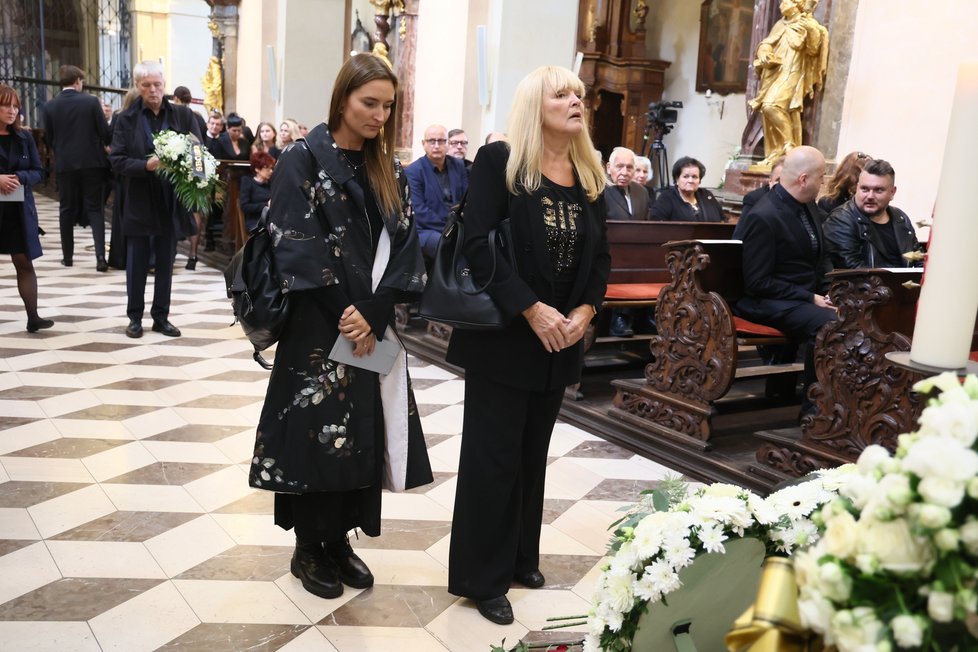 Pohřeb muzikanta Vaša Patejdla - Věra Martinová