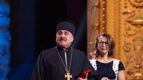 Dostal druhou šanci. Ukrajinského kněze zachránila škrtidla z Česka.