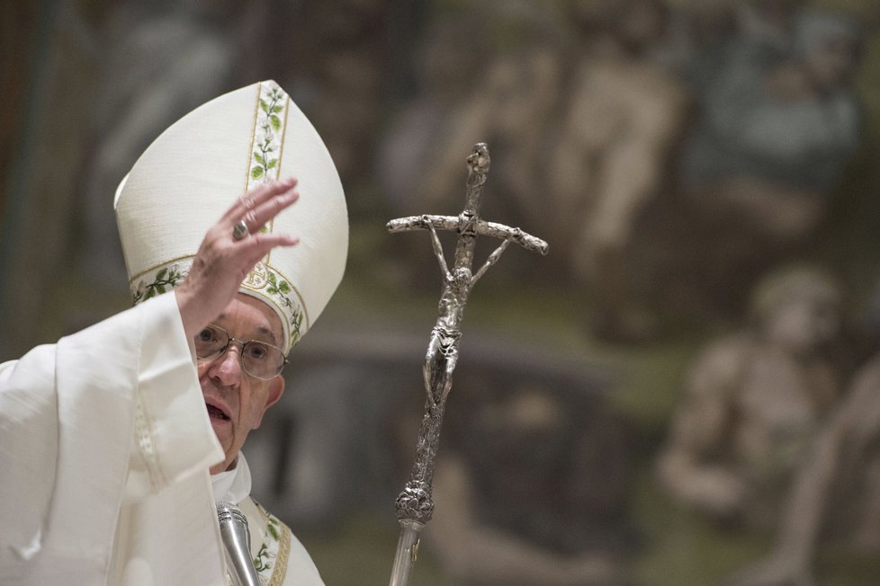 Papež František celebroval křestní mši.