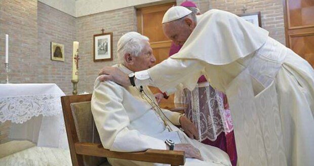 Strach o bývalého papeže Benedikta (95): Jeho zdraví se náhle zhoršilo! Vatikán řekl víc