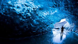 Ledové království Vatnajökull na Islandu. Led dosahuje tloušťky až jednoho kilometru