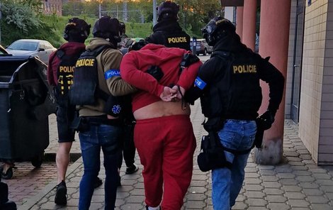 Zadržení zamířili do vazby. Zadržení zamířili do vazby.