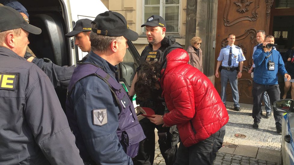 Pět Alžířanů znásilnilo turistku v centru Prahy.