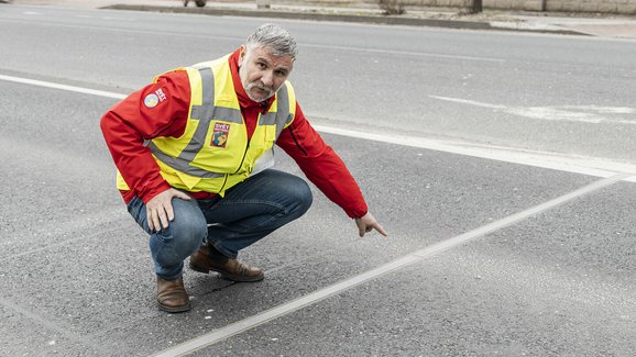 Vážení nákladních aut: Proč pořád ničí české silnice?