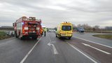 Smrtelná nehoda na Lounsku: Řidička přehlédla auto na hlavní?