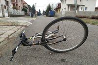 Kluk (11) v kritickém stavu bojuje o život: Jel na kole a nedal přednost autobusu