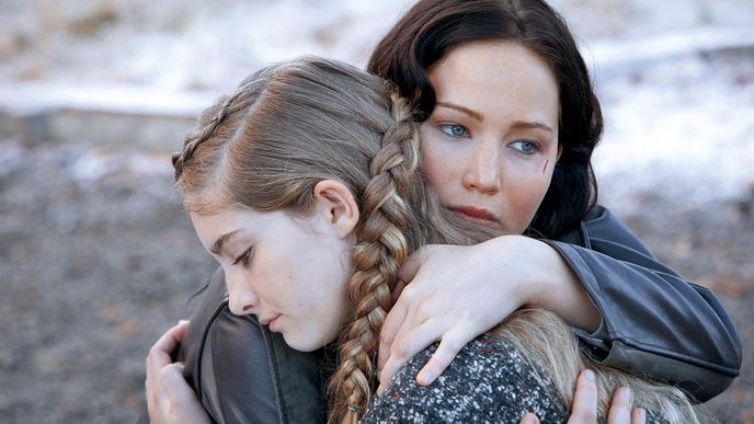 Ve filmu Hunger Games hraje Jennifer Lawrenceová (vpravo), letošní držitelka Oscara