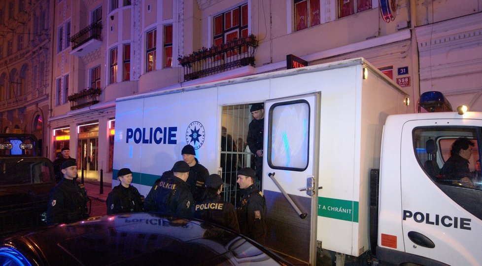 Policisté zatkli tři kuplíře