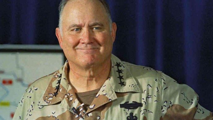 Ve věku 78 let zemřel americký generál ve výslužbě Norman Schwarzkopf, který v roce 1991 za prezidenta George Bushe staršího velel mezinárodní koalici ve válce proti iráckým silám v Perském zálivu.