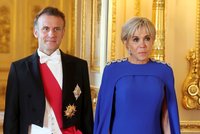 Skandál francouzské první dámy Macronové: Označila feministky za „hloupé mrchy“