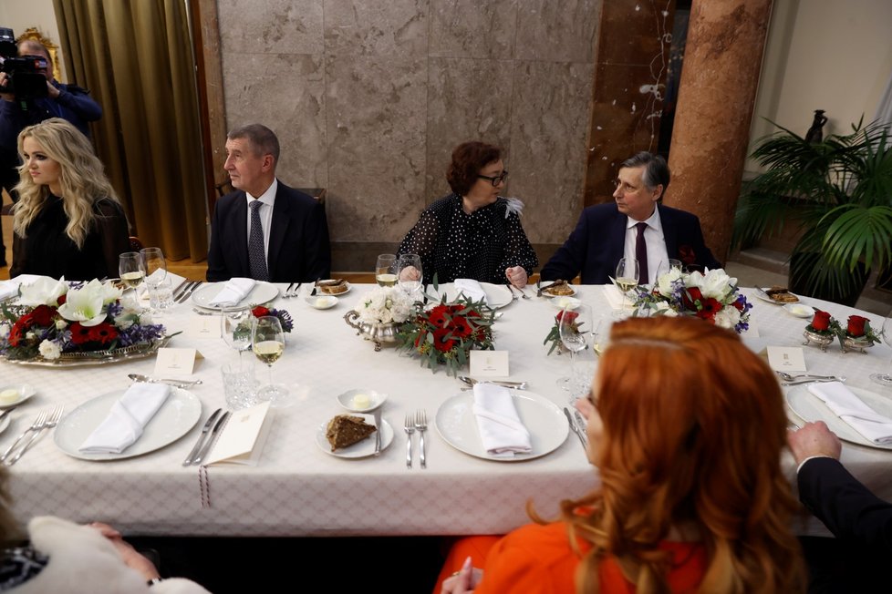 Expremiéři na slavnostní večeři premiérů Česka, na snímku Andrej Babiš s manželkou Monikou a Jan Fischer s manželkou Danou  (2.1.2023)