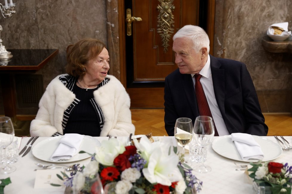 Exprezident Václav Klaus s manželkou Livií na slavnostní večeři premiérů Česka (2.1.2023)