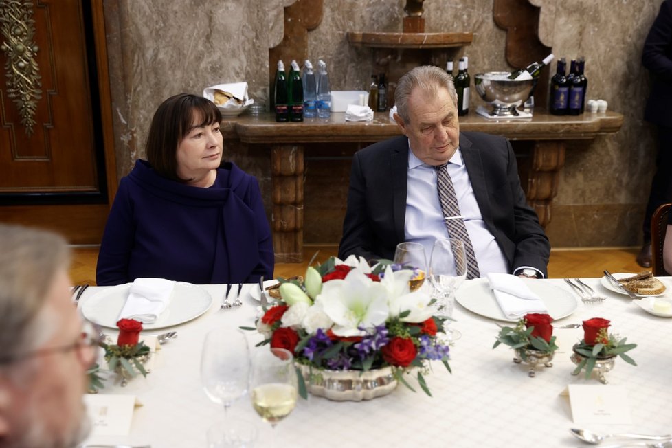 Prezident Miloš Zeman s partnerkou Ivanou na slavnostní večeři premiérů Česka (2. 1. 2023)