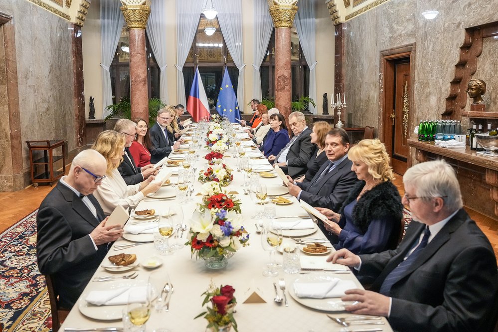 Večeře století: Premiéři Česka u jednoho stolu (2.1.2022)