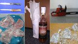 Nedopitý rum, vražedný nůž i přetžená nit: Úřad řeší podivnosti propadlé státu
