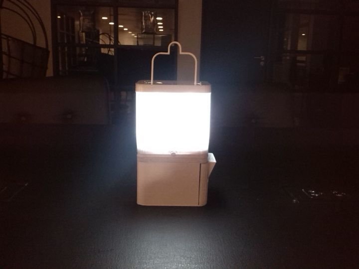 Levný a vytrvalý zdroj světla - lampička na slanou vodu