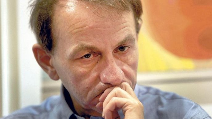 Věčně zamyšlený. Michel Houellebecq naplnil ideál
literatury 19. století a stal se mluvčím své ztracené generace