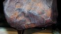 Meteorit Neuschwanstein je takzvaný enstatitový chondrit, tedy dost vzácný druh. Váží 1,7 kilogramu. Meteorit Neuschwanstein je takzvaný enstatitový chondrit, tedy dost vzácný druh. Váží 1,7 kilogramu.