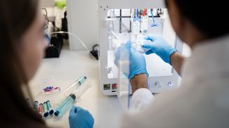 Vláda hlásí miliardy navíc, za čísly vědy je ale tichý pád ke dnu Evropy Vláda hlásí miliardy navíc, za čísly vědy je ale tichý pád ke dnu Evropy