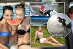 K jídlu si přes den dejte něco lehkého. Třeba meloun jako Lucie Oncirková (17) a Petra Tomášková (17).