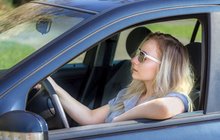 Pekelně horký týden – až 37 ◦C: Jak přežít vedro v autě