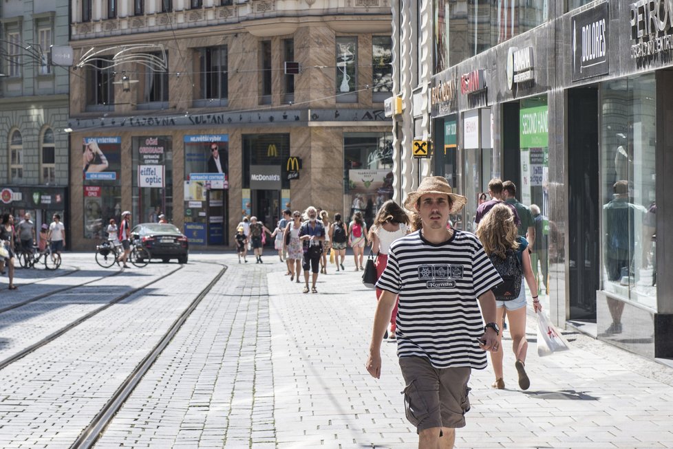 V Brně v 11 hodin dosahovala teplota 32°C.