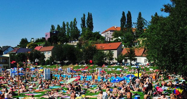 Tropická horka překonávají jeden letitý rekord za druhým.