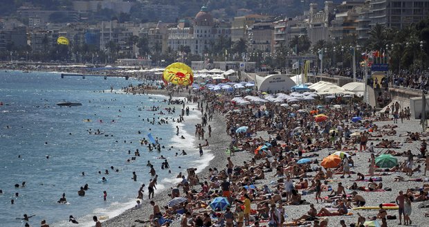 Červenec byl sedmý nejteplejší za 58 let. Vedra drtí celou Evropu, Španělsko čeká až 48 °C