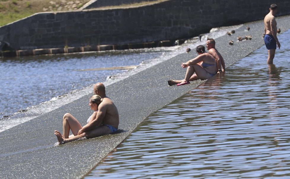 Česko zasáhlo tropické vedro, teploty se šplhaly až k 38 °C. (30.6.2019)