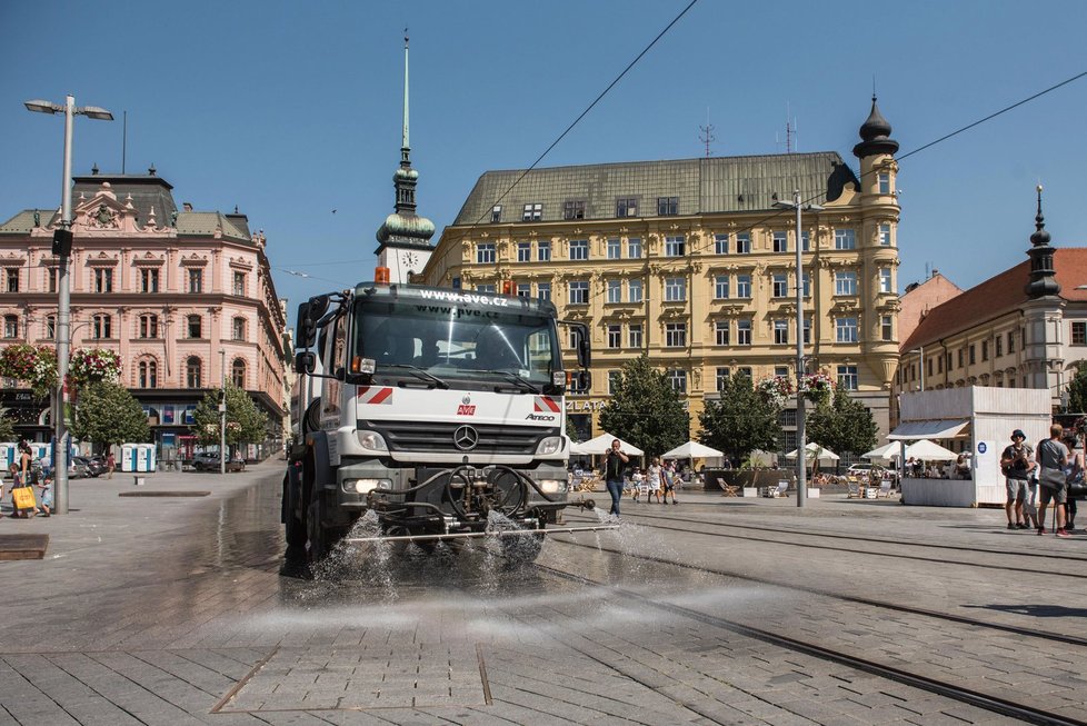 Buďte na sebe opatrní – dodržování základních pravidel při tropických teplotách by mělo být samozřejmostí