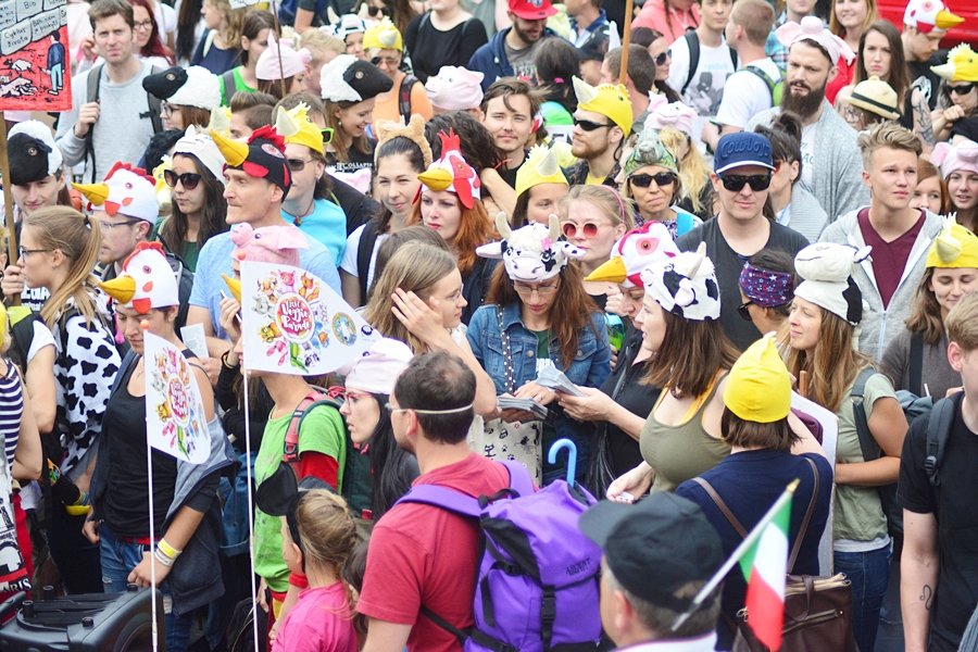 Veganský průvod Veggie Parade 2017 odstartoval po druhé hodině odpolední na Václavském náměstí.