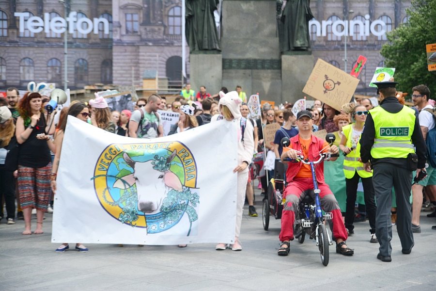 Veganský průvod Veggie Parade 2017 odstartoval po druhé hodině odpolední na Václavském náměstí.