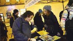 Vegani rozdávali jídlo zdarma. Snažili se kolemjdoucí přesvědčit, že to jde i bez utrpení.