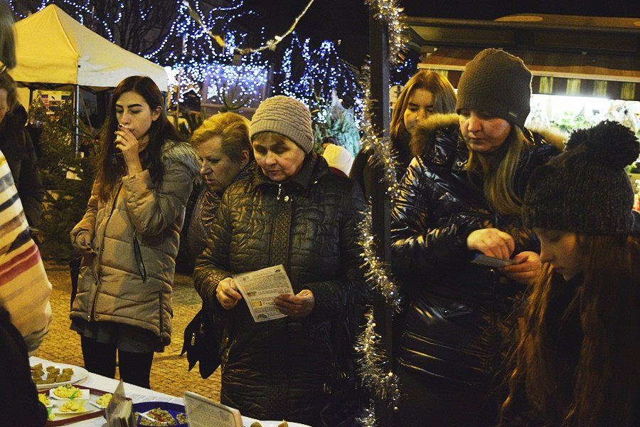 Vegani rozdávali jídlo zdarma. Snažili se kolemjdoucí přesvědčit, že to jde i bez utrpení.