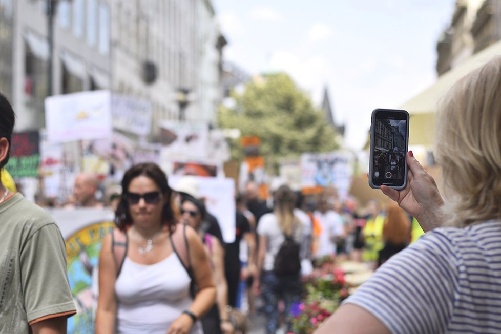 Stovky veganů z celého Česka se sešly na Václaváku. Demonstrativním průvodem bojovali za práva všech zvířat.